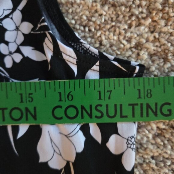 Small Susan Graver Sleeveless Tank Top Liquid Knit Black and White Floral - Picture 2 of 9